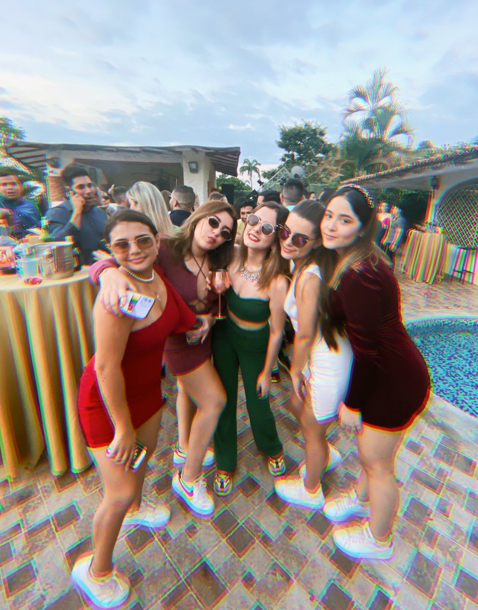 vanealvarezlr's tweet photo. Ellas❤️ https://t.co/iAoCpxk2Li