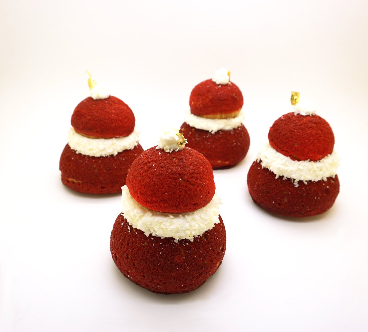 kevjyang's tweet photo. pistachio &amp; coconut religeuses https://t.co/hEuVWjoLmG
