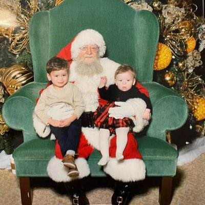 fiore_billy's tweet photo. This cute ☺️merry Christmas Everyone this is Alyson and Anthony #NewProfilePic https://t.co/u80jeIn4M9