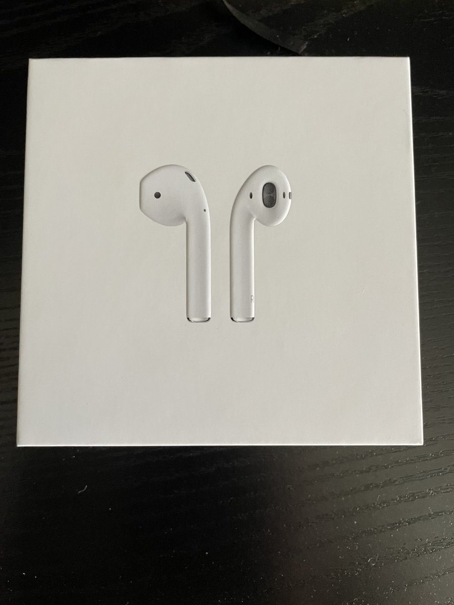 natec_11's tweet photo. Was super excited for my new pair of air pods I got for Christmas. Did not know they came wired. https://t.co/TZGFcF22lF