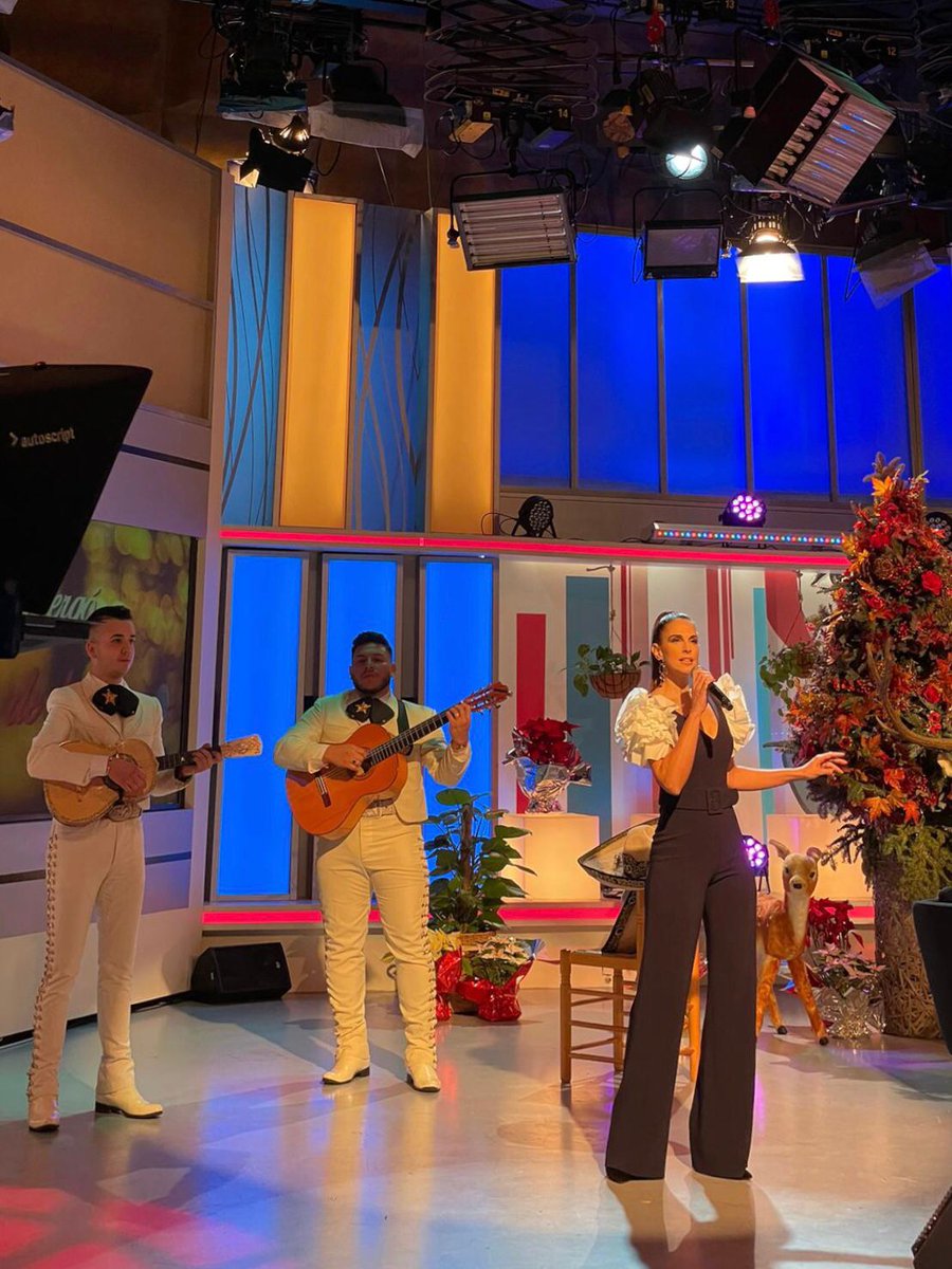 Nuria Fergó en el programa especial de Nochebuena "Estando contigo" emitido en Castilla La Mancha TV