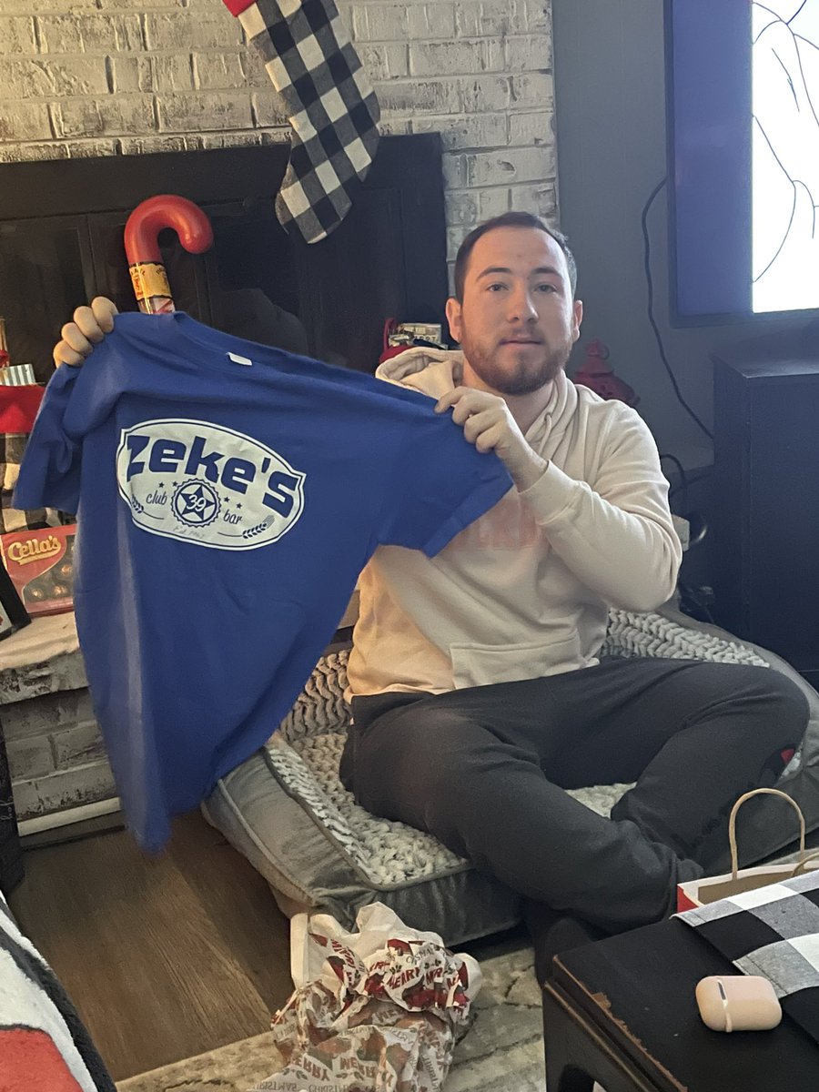 hoodboysmom's tweet photo. Best gift right?  #zekes #club39 https://t.co/q1KunNV3W6