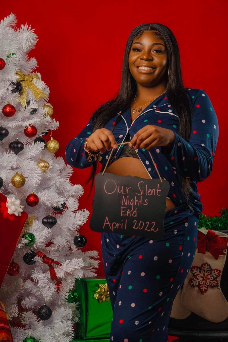 shetha_ONE's tweet photo. Santa left a different kinda present for me under the tree this year 🤣👣💗🎁 .. #April2022 , I can’t wait to meet you❣️ https://t.co/CNsHfWRGcf