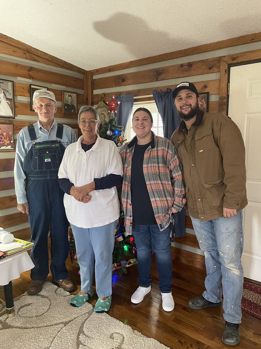 landers_melinda's tweet photo. Christmas 2021 https://t.co/Nv8vF0VoXt