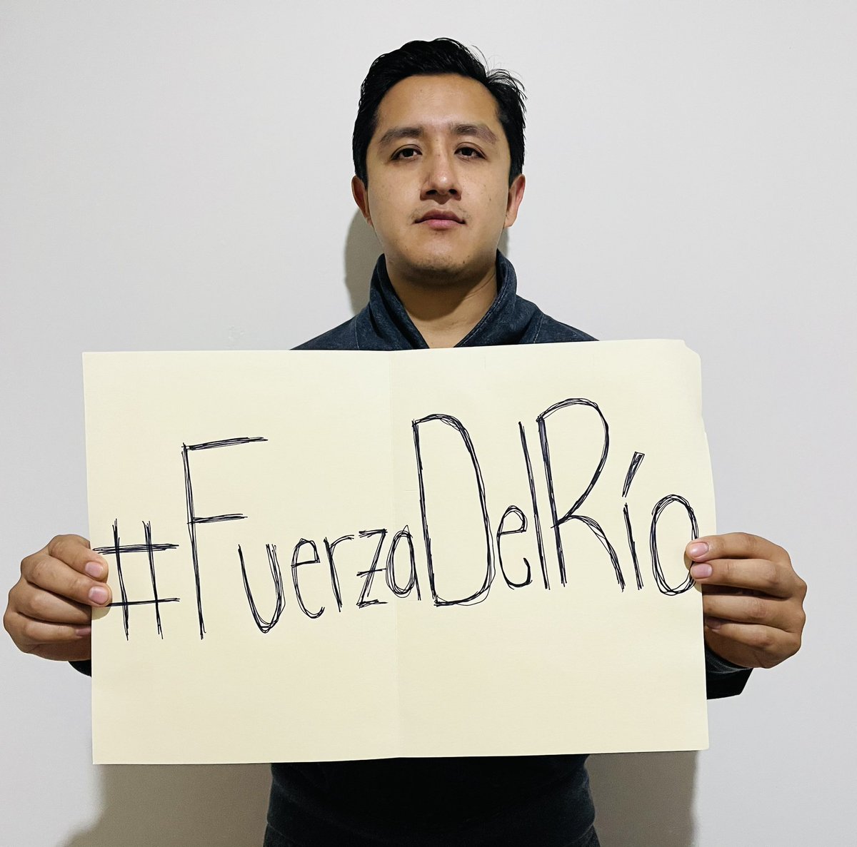 RobertoJiRe's tweet photo. “Vamos a salir de esto juntos” dijiste cuando estuve en problemas; hoy me toca: @delriovirgen1 saldremos de esta juntos. Porque la razón y la justicia te asisten; porque nos consta tu integridad, honestidad y entereza. #FuerzaDelRío #LibertadADelRío #CDMX #MilpaAlta https://t.co/TMJlFgZ9F0