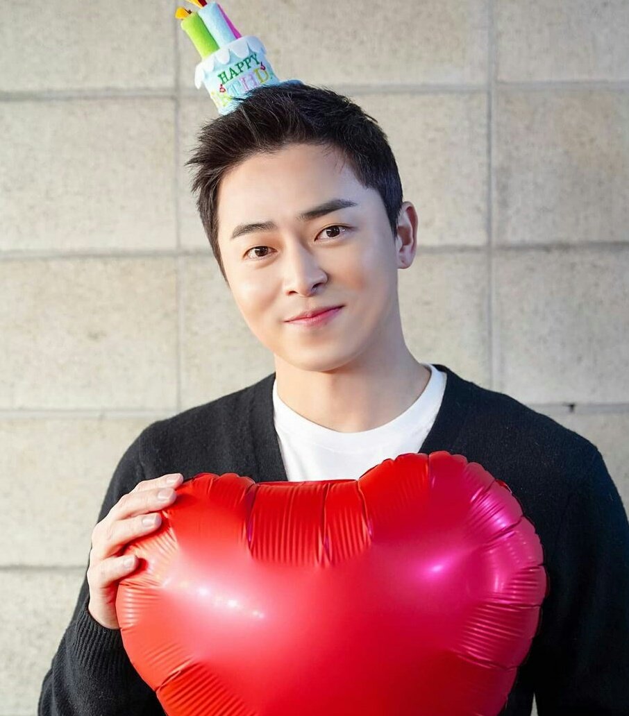 infodrakor_id's tweet photo. Happy birthday 41 thn #JoJungSuk 🎂🎉

#HappyJungSukDay 💕 https://t.co/G97yUQmBnO