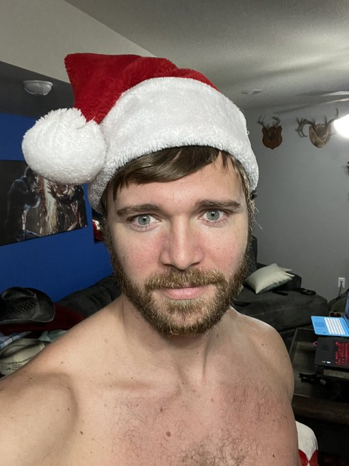 Time to Hoe Hoe Hoe one more night in my Chris Kringle costume 🎅 Merry Christmas and happy holidays everyone