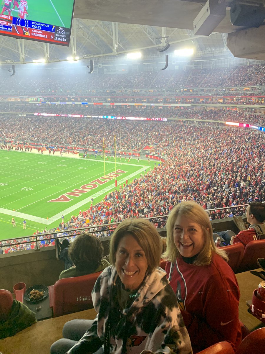 camrynlarsonn's tweet photo. Trying to be Jumbrotron first timers! Go Cards!  #RedSea https://t.co/pvQKyutpEd