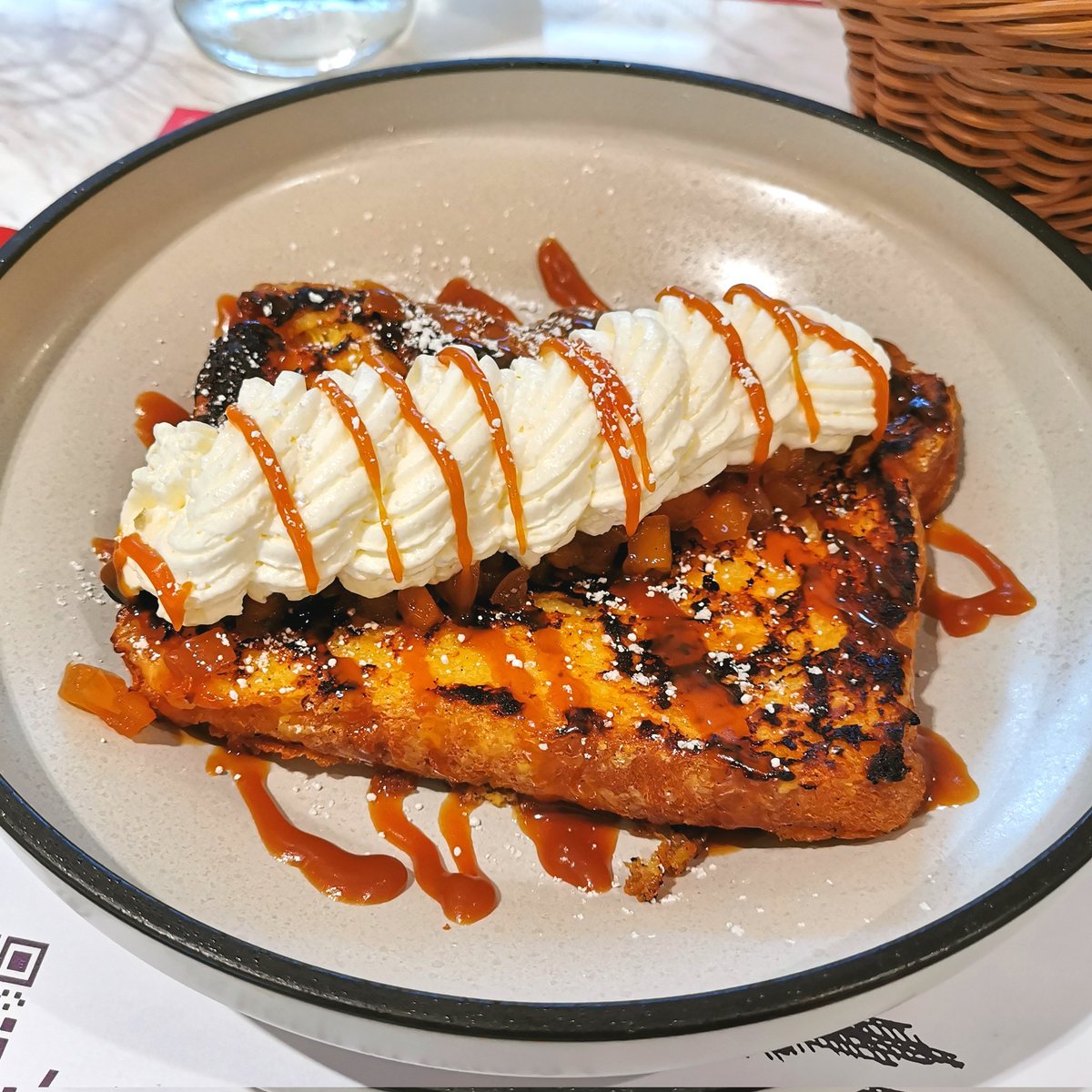 kiwieveryday's tweet photo. #SoFrance だからフレンチトーストをオーダーしたら、思いがけず #食べごたえ のあるお皿だった。
いつもコミコミだけど朝は空いてる。 https://t.co/KHIbfVZInR