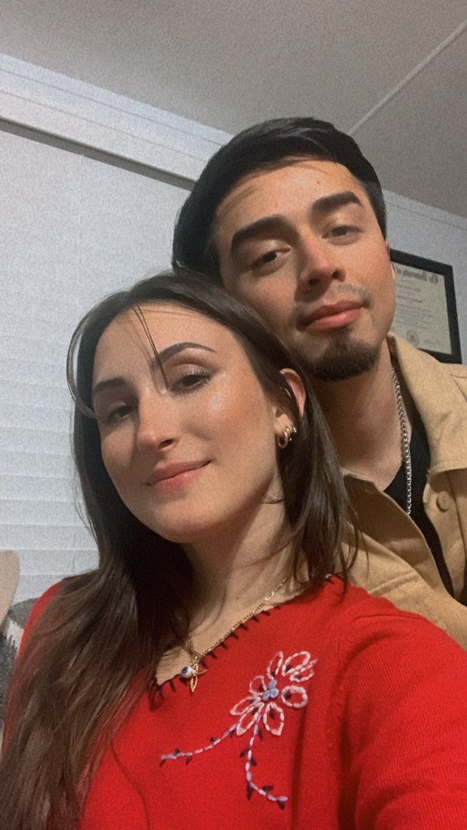 jlucem3's tweet photo. our 8th xmas together ❤️ https://t.co/Tkn4neY6Lm