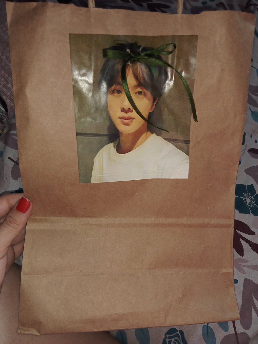 LOV3TOH4TEME's tweet photo. Anoche los bitis me dieron mi regalo y encima con la mejor bolsa, podran? https://t.co/i1LuaR1BHX