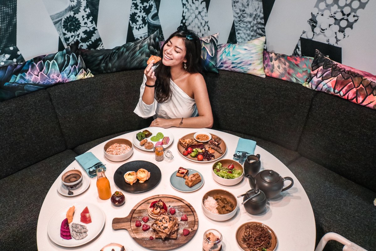 Start 2022, with a full stomach and a fuller heart. 

Call your friends, ring up family and dine in for Flock’s exclusive New Years specials:

P.S. Champagne will be involved. 

#WKualaLumpur #WKL #MarriottBonvoy #WHotels #TourismMalaysia #DiscoverKL#Champers #Fireworks #NYE