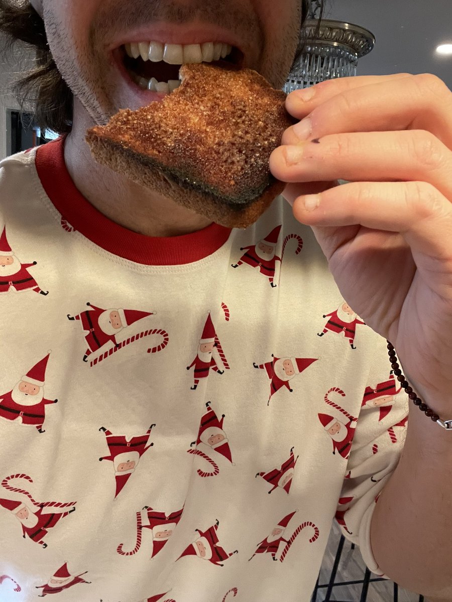 barryzitomusic's tweet photo. Merry Christmas! 🎄🎁 #familyfunday #pjparty #bestdayever #cinammontoast #eatingallday #nevergrowup #grillz https://t.co/gVLax0eCrt