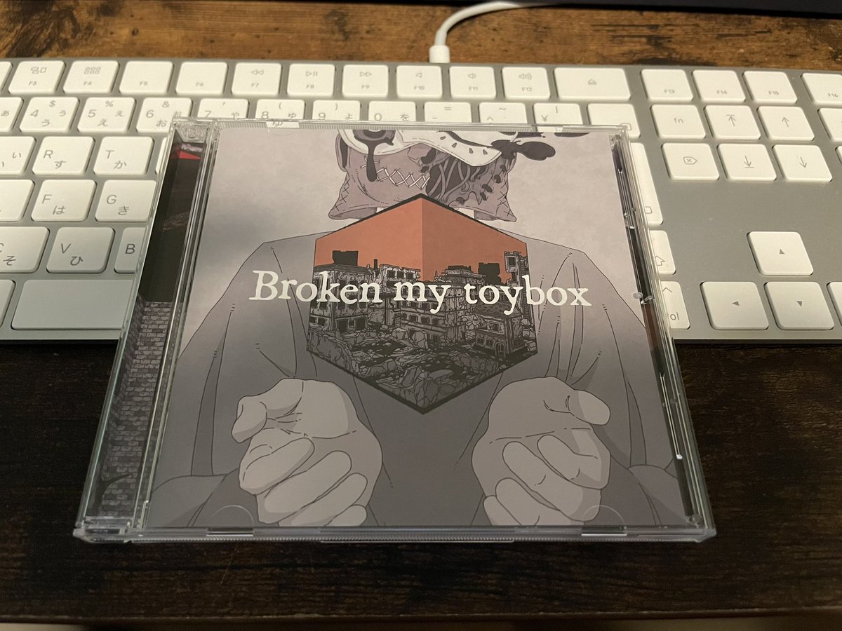 tomoki_numano's tweet photo. 先日リリースの
Broken my toybox 1st Full Album
『Broken my toybox』
M2.Hello Helo -ReLight-
ギター周りのお手伝いしています🎸
記念すべき、バンドの1stアルバム、
リリースおめでとー!!🍾
#BMTB https://t.co/aDoWQ6iLhF