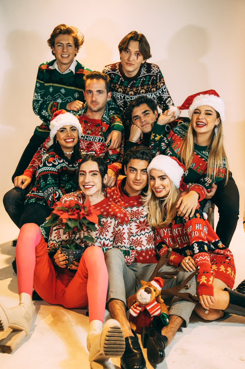 lit_mansion's tweet photo. La familia de #mansionlit les desea una feliz navidad y un próspero año 2022 🎄🔥 Los queremxs mucho, gracias por todo su apoyo y cariño ❤️‍🔥❤️‍🔥 https://t.co/HaRiYgoPQe