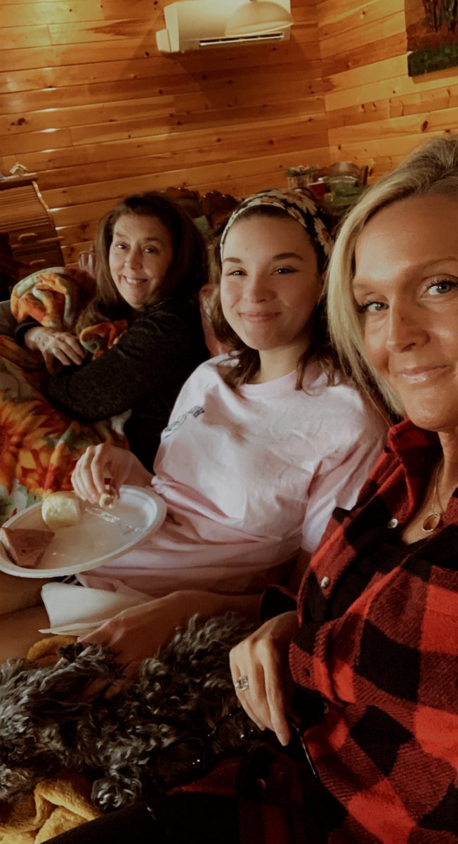 KSmith8253's tweet photo. Family ❤️❤️❤️ Make the memories! #MerryChristmas #family #love #myheart #holidays #memories #widow https://t.co/J5OxQqhxkD