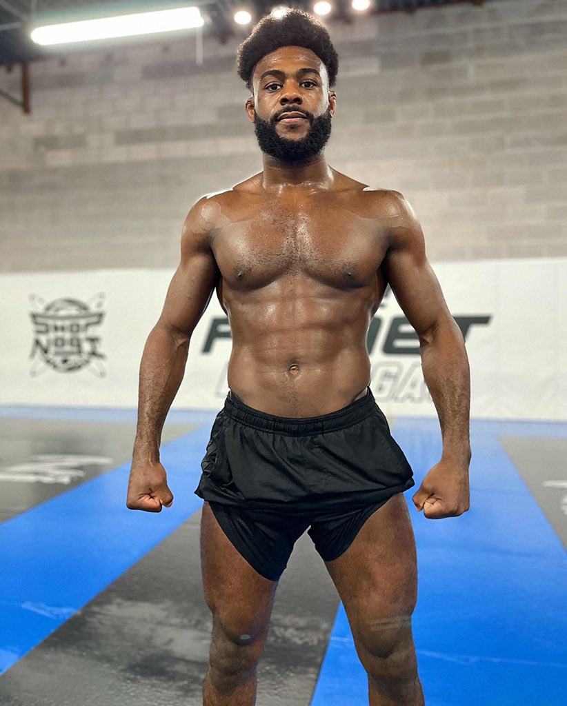 funkmasterMMA's tweet photo. Thereβs a Christmas ass whooping waiting for Yan, early 2022! See you soon, my Russian nemesis π
β’
#RentsDue #InDueTime #AndStill #UnfinishedBusiness #TheWeeklyScraps #ChristmasTraining https://t.co/mPPM6RVKes