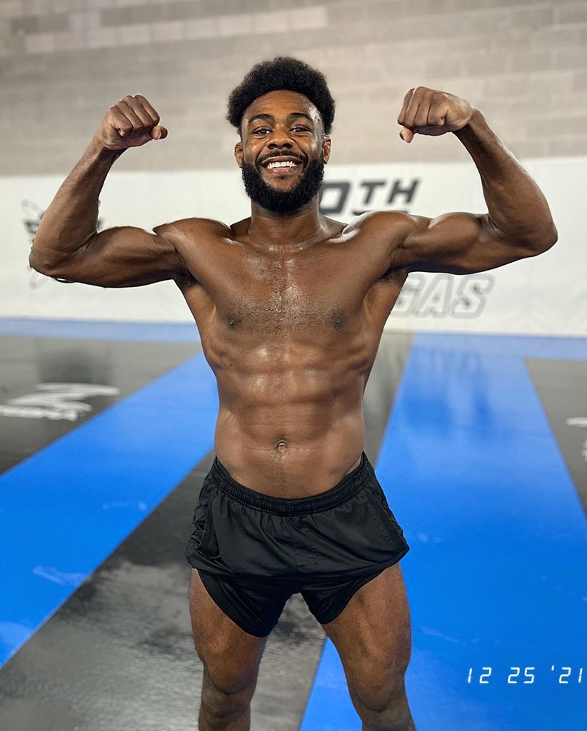 funkmasterMMA's tweet photo. Thereβs a Christmas ass whooping waiting for Yan, early 2022! See you soon, my Russian nemesis π
β’
#RentsDue #InDueTime #AndStill #UnfinishedBusiness #TheWeeklyScraps #ChristmasTraining https://t.co/mPPM6RVKes