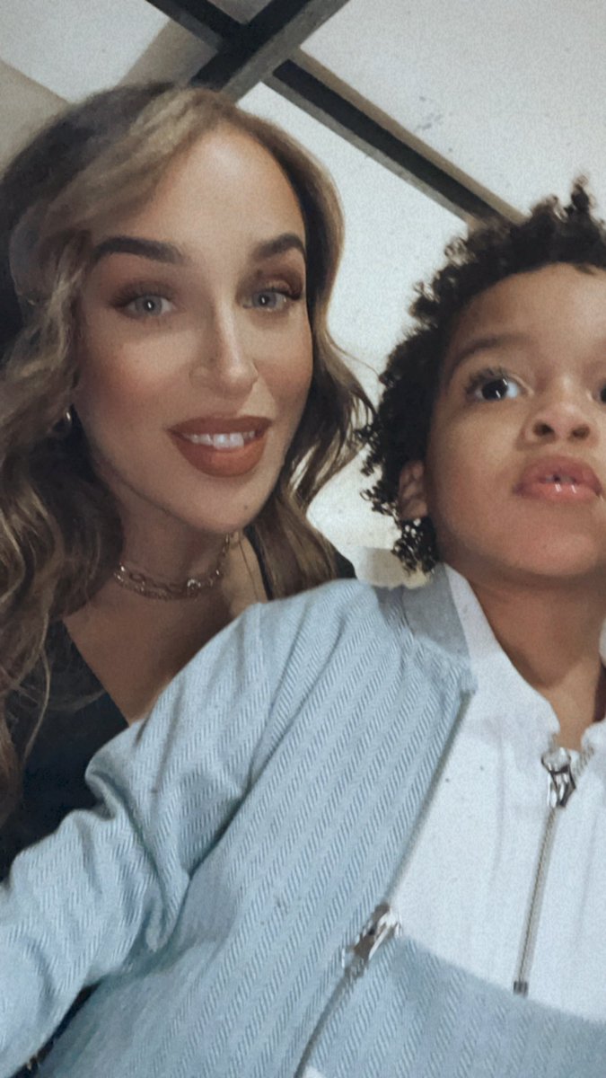 amytimminss's tweet photo. From my family to yours, merry Christmas 🎄 ❤️

Our last Christmas as a family of three, as we come a family of four, very very soon! 

🤰🏻👶🏽😬❤️ @LevyNzoungou https://t.co/Pdqz27l5xb