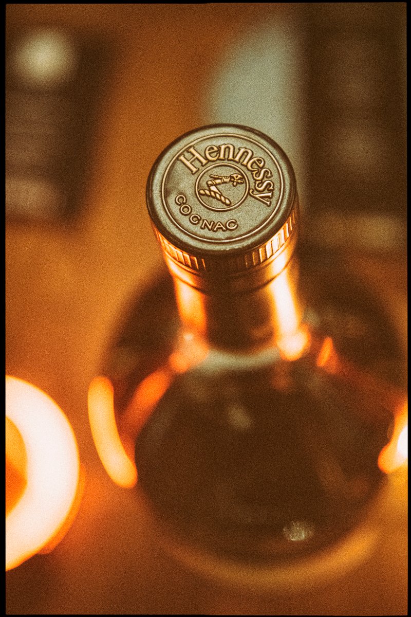 Shine_atl's tweet photo. Very special holiday spirit from #TeamHennessy to you. 
Merry Christmas.

Hennessy V.S.O.P Privilege Cognac. Christmas AD Campaign 2021. Atlanta, GA. 

https://t.co/4bYJMv5zNL

Photographer: @shine_atl
Film Stock: @kodak Vision 3 500T https://t.co/uBJ9gNdEAC