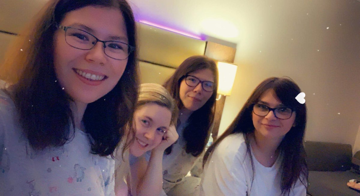 XnatashathomasX's tweet photo. I love my girls 🥰💕 @SuperWelshVlog https://t.co/1OC2pmPPt8