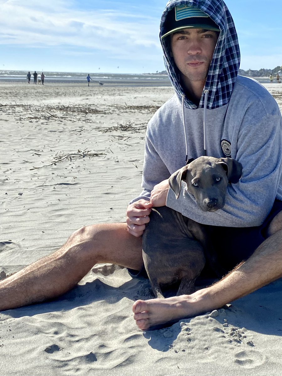 coolin_reich's tweet photo. Merry Christmas everyone. I’ve probably had a better day than you tho. Say hi to blue. #hiblue https://t.co/eqQWzdcCW0