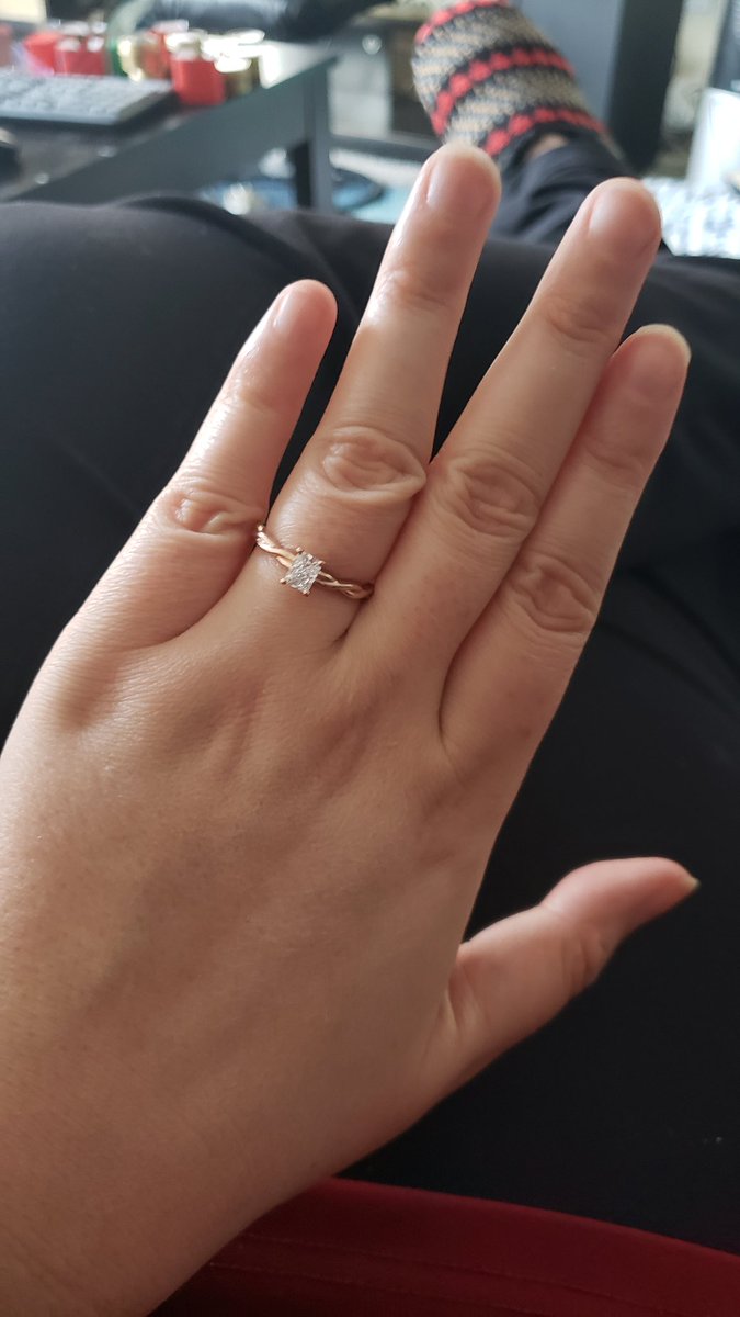 ToniSikkema's tweet photo. The ring/the x ray diffraction pattern 

(I said yes 💍) https://t.co/5XXKxj95cs