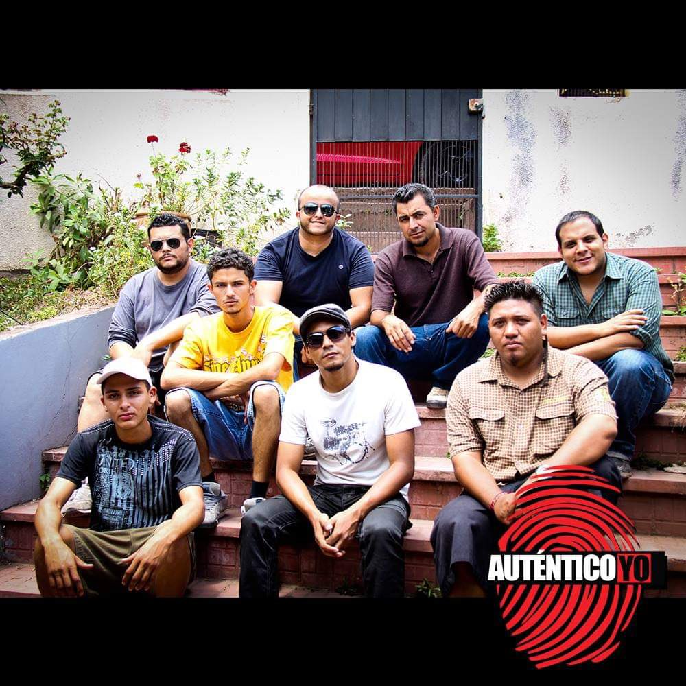 De las primeras fotos de <a href="/autenticoyo/">autenticoyo</a> con un grupo de hip hop de la colonia La Travesía y el diseñador de nuestros discos y línea gráfica <a href="/VictorAguila77/">Víctor Águila</a>  

Hace ya algunos años y libras jeje