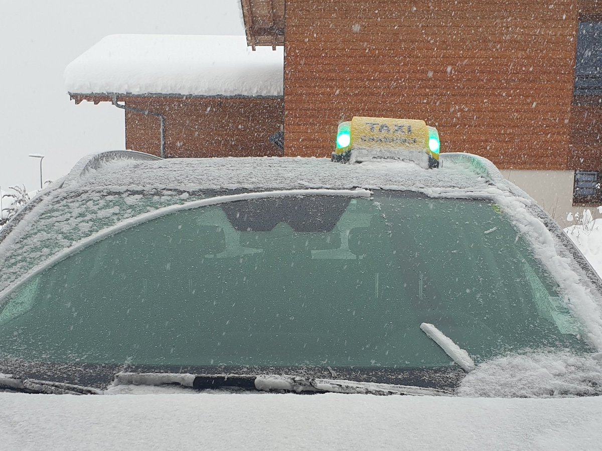 taxialpin's tweet photo. Chamonix taxi services. All distances day and night. Always best to book. 
#Chamonix #taxi #frenchtaxi #hyundaisantafe #hybridtaxi #chamonixtaxi https://t.co/nZ1eJfM6io