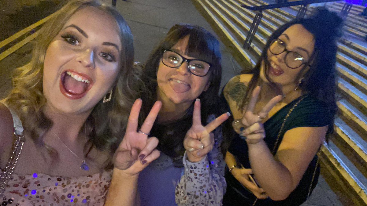 XnatashathomasX's tweet photo. Throwback to Christmas night out 🥰 https://t.co/1NGBvdOcEc