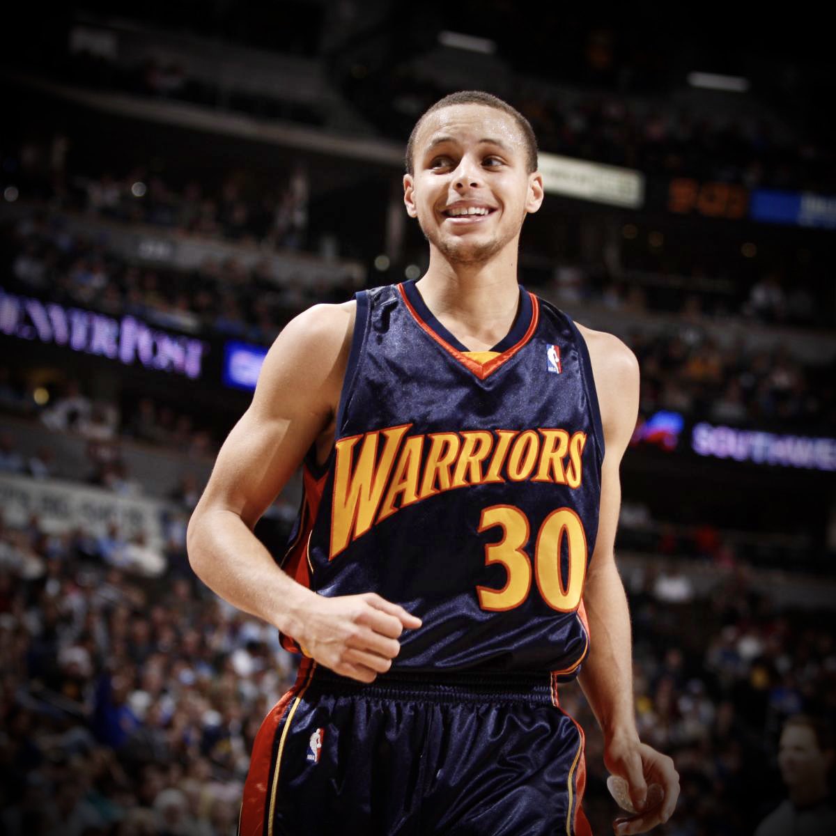 #concours #NBA75 #NBAXmas 

Envie de gagner ce magnifique jersey "rookie season" de Stephen Curry ?

🔸RT

🔸follow <a href="/TheDailyDunkfr/">The Daily Live</a> &amp; <a href="/DubNationFr/">DubNation FR</a> 

🔸tag 2 potes avec des baby face (ou une barbe de père noël ça passe aussi)

TAS 02.01 🔥

Merry XMas et Good Luck 🎄🍀🎅
#NBAextra