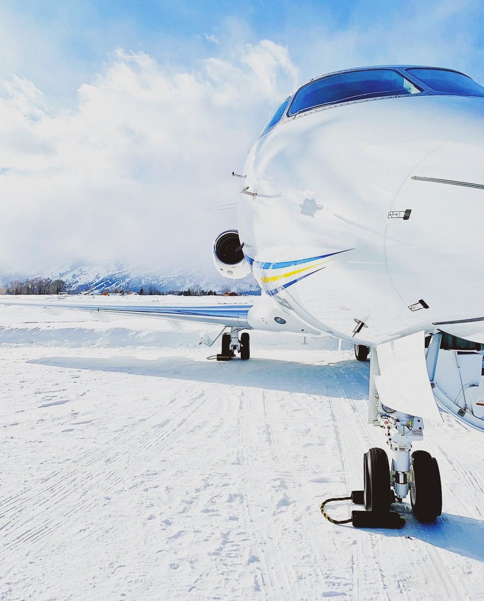 L33Jets's tweet photo. Happy Holidays from Latitude 33 Aviation! ❄️
Wishing you a vibrant holiday season and a new year filled with joy, peace, and prosperity! #L33Jets ✈️ https://t.co/rW1AJ1h8sA