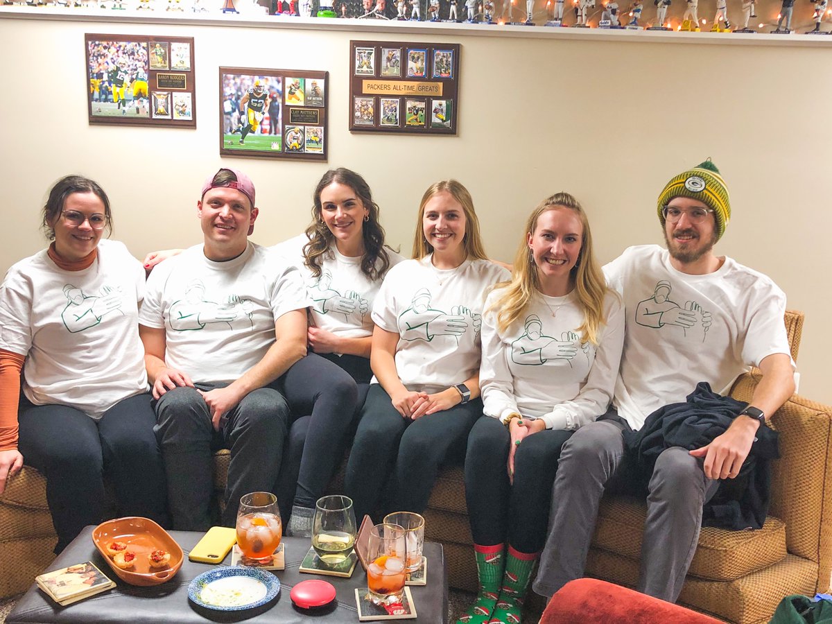 itsMOMOlicious's tweet photo. Made shirts of @AaronRodgers12 holding up his toe for my cousins. Perfect way to ring in 443 @packers #GoPackGo https://t.co/XVmrepLiN9