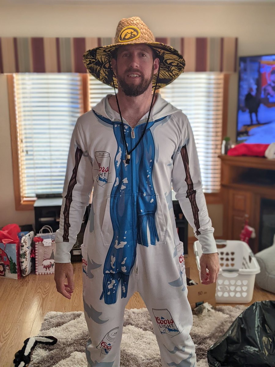 matthmitchell's tweet image. #beerman is having a great Christmas @CoorsLight