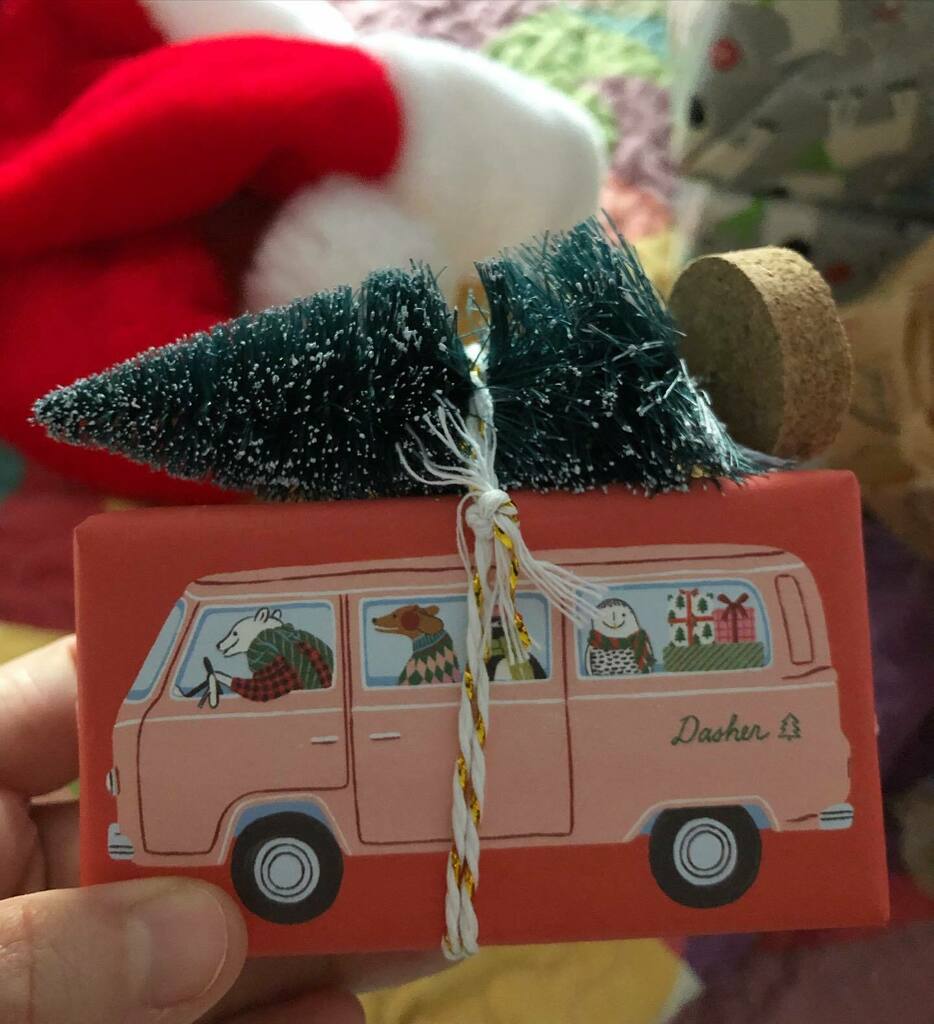 Nummymuffin's tweet photo. This #bluesprucesoap smells so good, and the mugs are adorable! Thank you for everything, @myhaloinreverse! 🥰🎄 #georgeandviv #castelbel https://t.co/FQNY289yKB https://t.co/hDid0Fw43Z