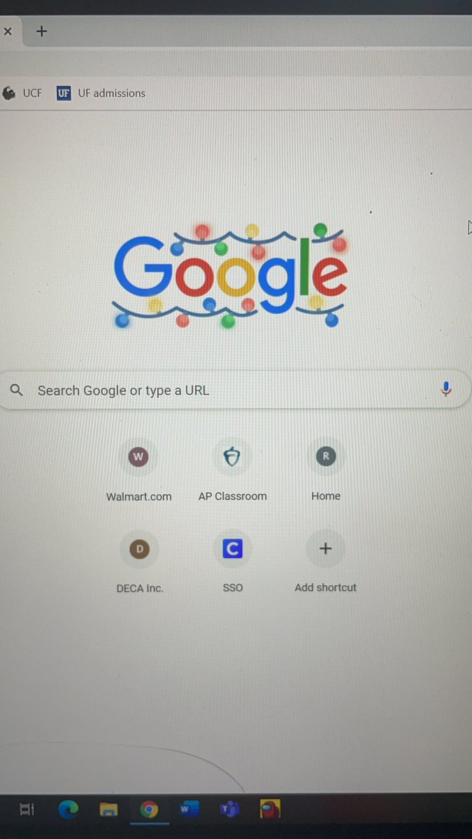 JesseStaple's tweet photo. It’s CHRISTMAS and this is what google decides to give us… LAZY! #ChristmasRuined #bigtechsux https://t.co/ZrDM4CUfOu