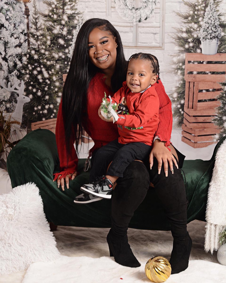 Forevaa_Ariel's tweet photo. merry christmas from my mini and me🎄💝 https://t.co/u4ifHUuRae