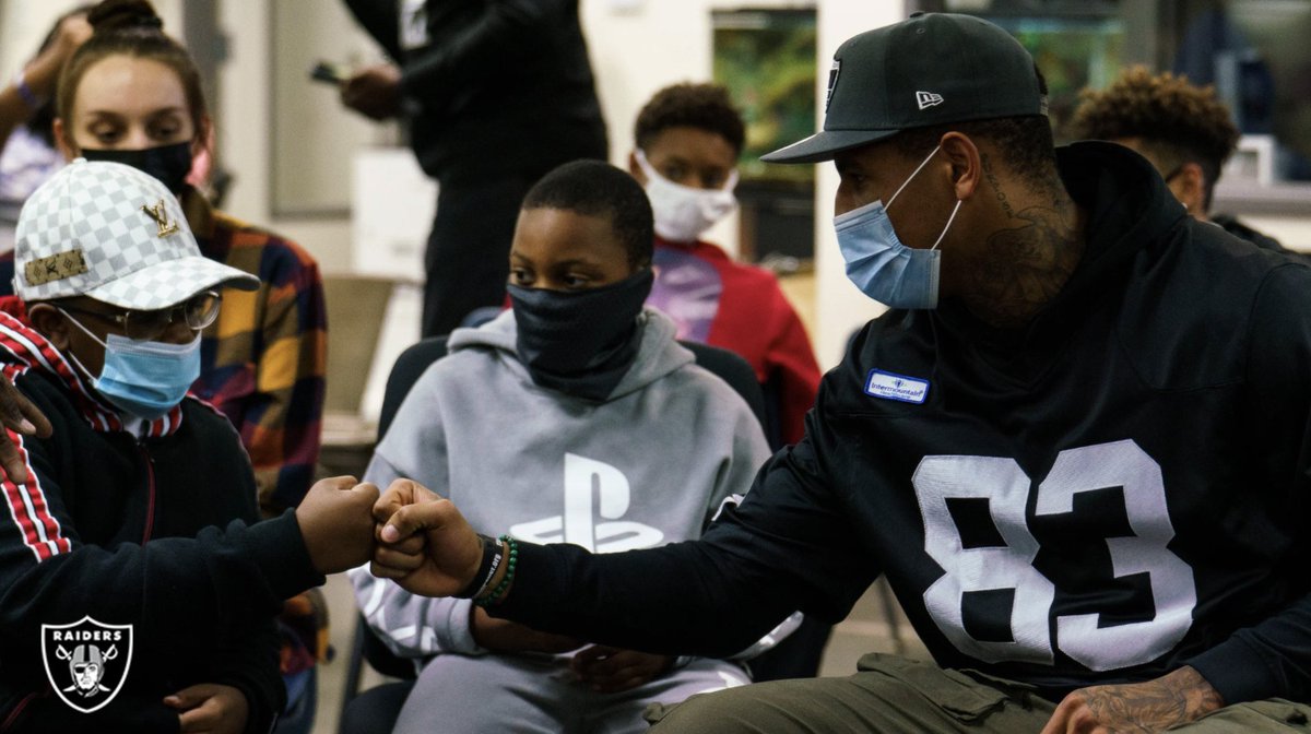 Raiders's tweet photo. Be in your seats early today, #RaiderNation 

We will be honoring @Rackkwall83 pregame for his Walter Payton Man of the Year Nomination with a special performance from @dionnewarwick.

#WPMOYChallenge + Waller https://t.co/5GCXixCBDk