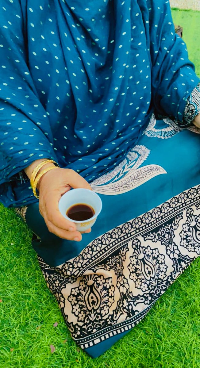 تقولكم امي ادعولها ترجع بالسلامة … بتروح العمرة بكرة ان شاء الله♥️