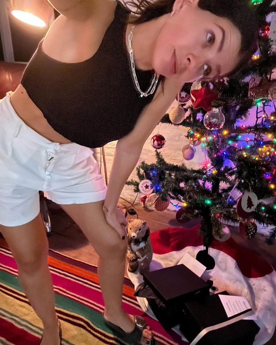 Uno de mis deseos es llegar a alguna navidad con los 3 pibes vestida, maquillada y peinada 🤣🥵
Felicidades a todos