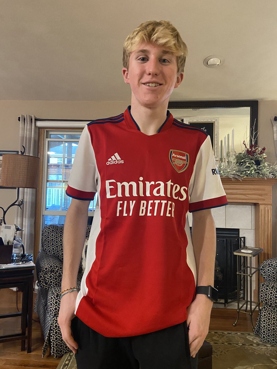 psell's tweet photo. Ready for the 2nd half of the premiere league season! Excited to see Saka and the young boys finish top 4!!! @Arsenal @BukayoSaka87 https://t.co/oDOno7kv4T