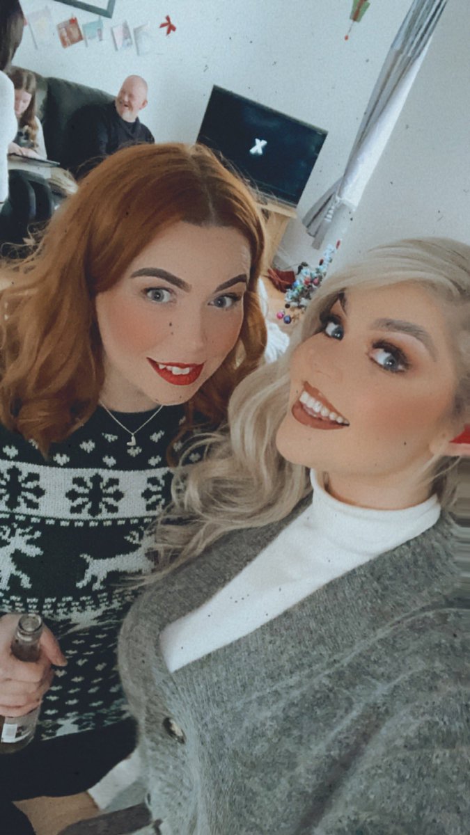 ShellyjBean's tweet photo. It’s been amazing to have the Tate/Fox clan back together for christmas 🥰 #Christmas2021 #familyreunited #FestiveSeason #unconditionallove #smiles https://t.co/DTd2B932dG