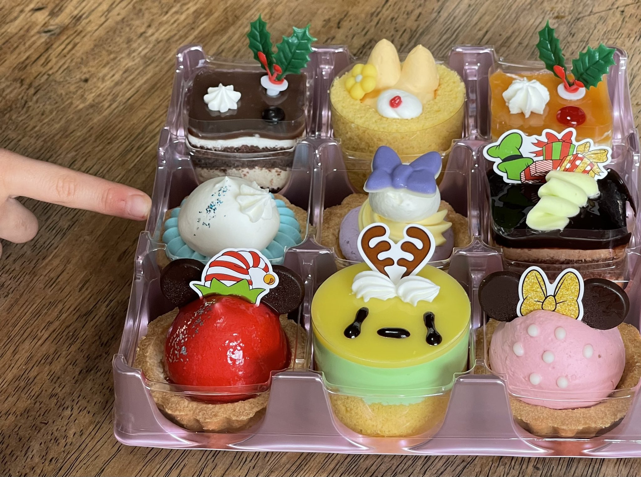 Sanko Hironzai クリスマスケーキは ディズニーの９個入り 色々楽しめました クリスマスケーキ ディズニー 銀座コージーコーナー T Co Bzzyy2vhyw Twitter