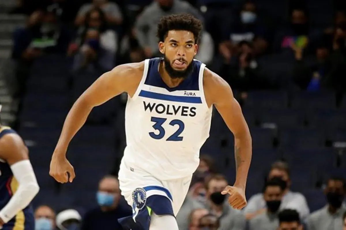 CanchaEntera's tweet photo. #NBAAllStar @KarlTowns 
Cada RT es un voto para el nuestro! https://t.co/L810RALxBR