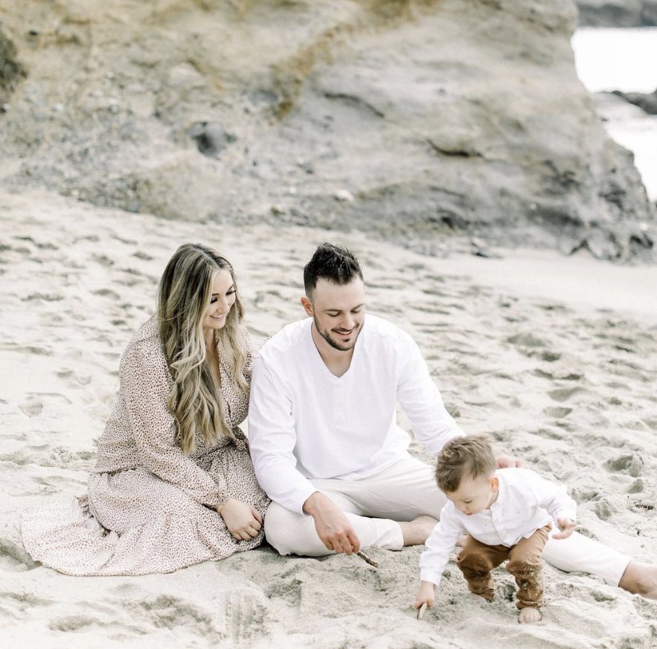 CubsZone's tweet photo. Bring the Bryants home 🙏🏼❤️

(📸: @Jess__bryant) https://t.co/XIay2dtggQ