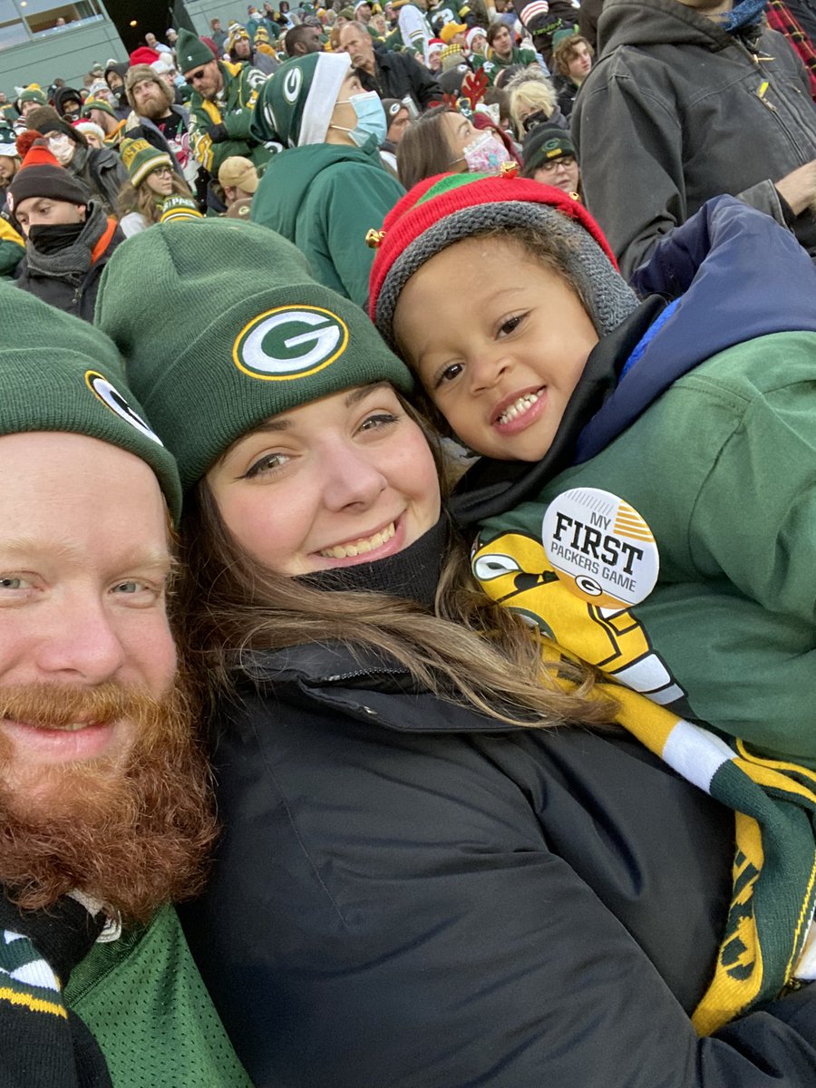 GingerJesus93's tweet photo. Our first game! #GoPackGo  #getloudlambeau https://t.co/chiznhw7KD