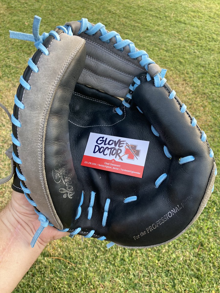 glove_doctor's tweet photo. Christmas wouldn’t be complete without finishing up this beautiful @RawlingsSports with @knightknation4L blue lace! This #catcher plays for the @GoChoctaws_BB Need glove work? #baseball #christmas https://t.co/soFAfpMVBI