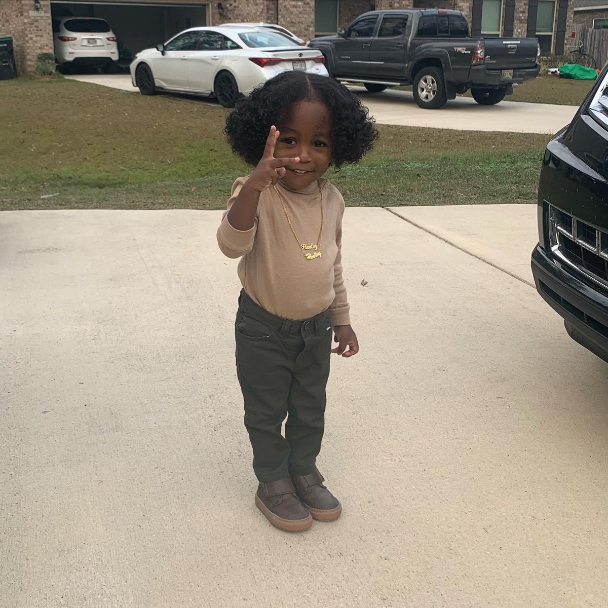theylove_sierra's tweet photo. I put it on no stylist can dress me 🤎🥶
#JHen https://t.co/gC6biBlRrT