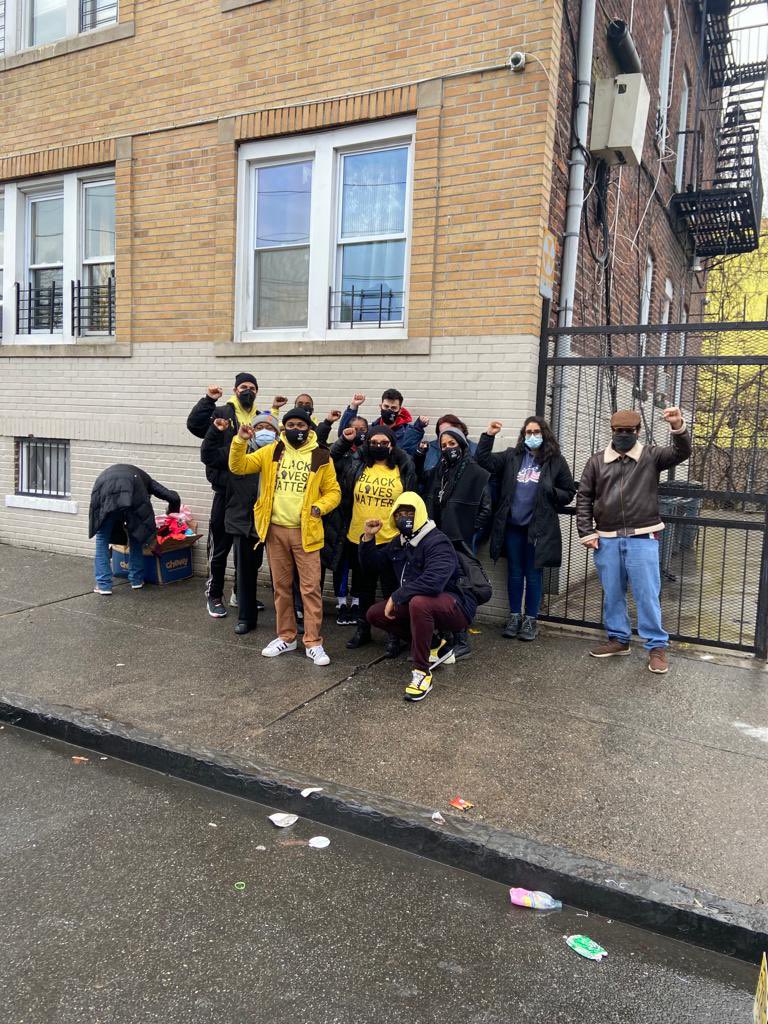 zellieimani's tweet image. BLM Paterson hosted a free Christmas Day Distribution Saturday morning on Carroll Street. 

Christmas dinners, toys, and clothes were distributed to community members. 

If you’re in the giving spirit. Please donate $5 to support our work. 
$blmpaterson cashapp ❤️