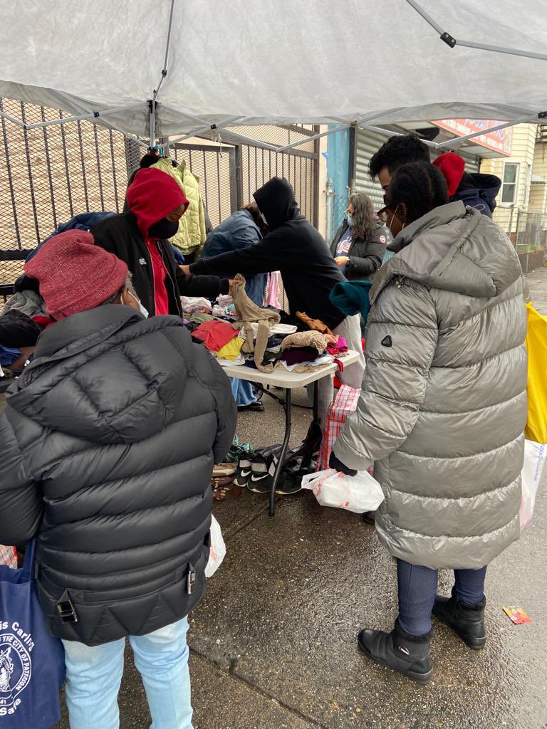 zellieimani's tweet image. BLM Paterson hosted a free Christmas Day Distribution Saturday morning on Carroll Street. 

Christmas dinners, toys, and clothes were distributed to community members. 

If you’re in the giving spirit. Please donate $5 to support our work. 
$blmpaterson cashapp ❤️